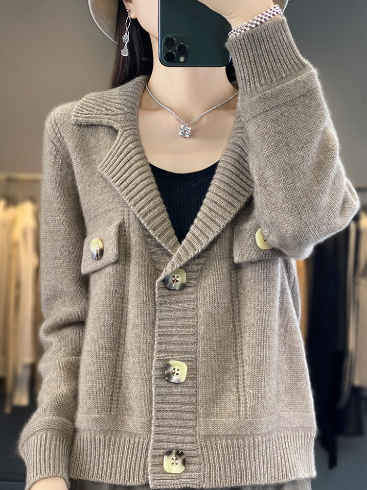 WW | Wollstrickjacke Damen Mit Breitem Kragen Und Großen Knöpfen