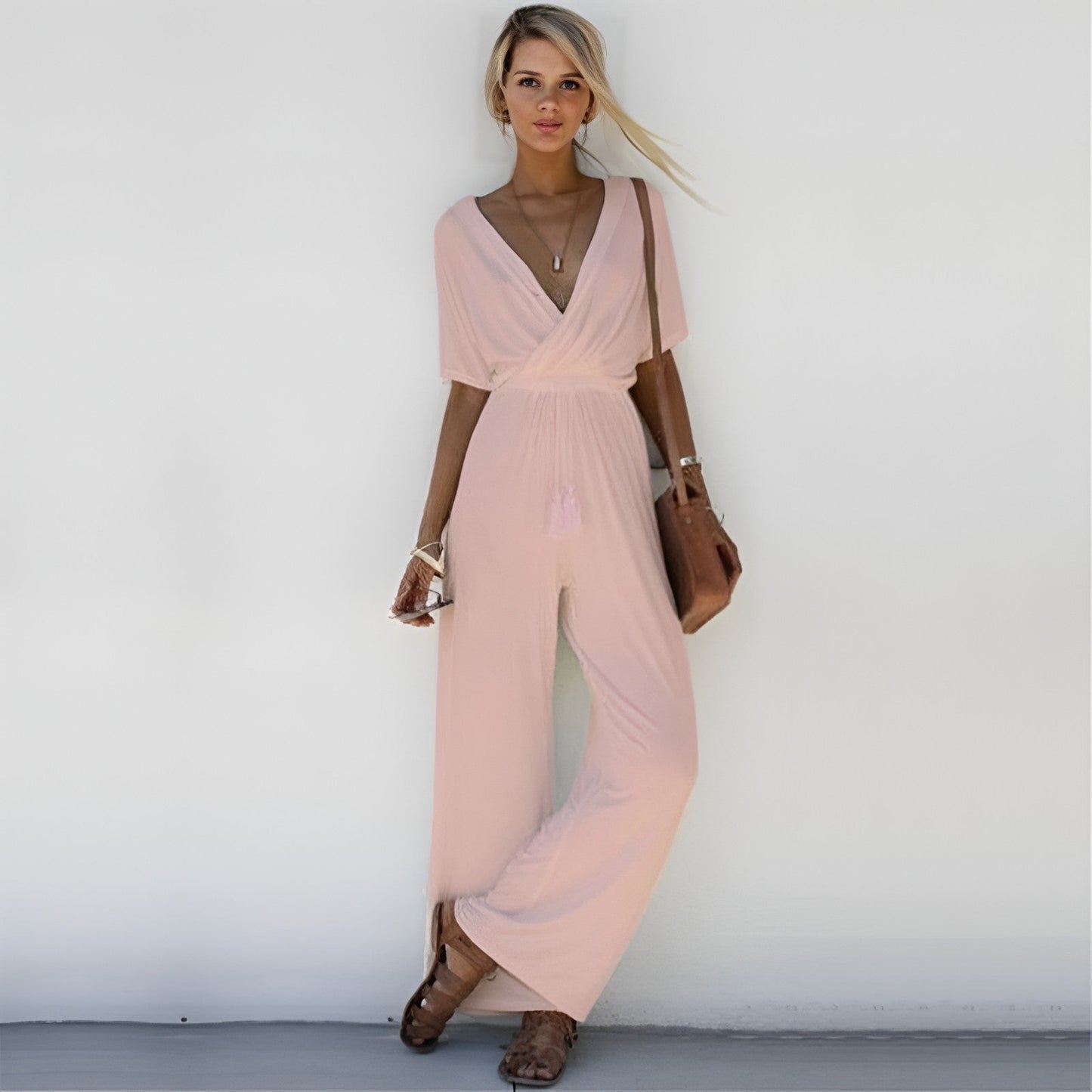 WW | Stylischer Jumpsuit Mit Tiefem V-ausschnitt Und Weiten Hosenbeinen
