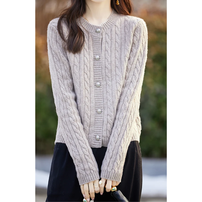 WW | Wollstrickjacke Damen Mit Zopfmuster Und Rundhalsausschnitt, Knopfleiste