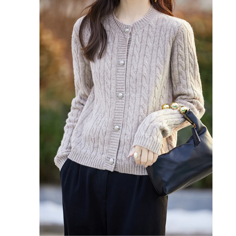 WW | Wollstrickjacke Damen Mit Zopfmuster Und Rundhalsausschnitt, Knopfleiste