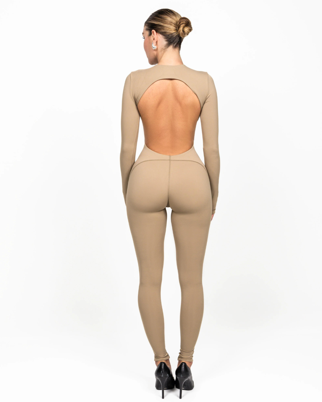 Merche einteiliger Jumpsuit mit ärmellosem und rückenfreiem Design