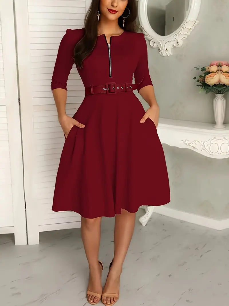 – kleid mit rundhalsausschnitt und praktischem reißverschluss