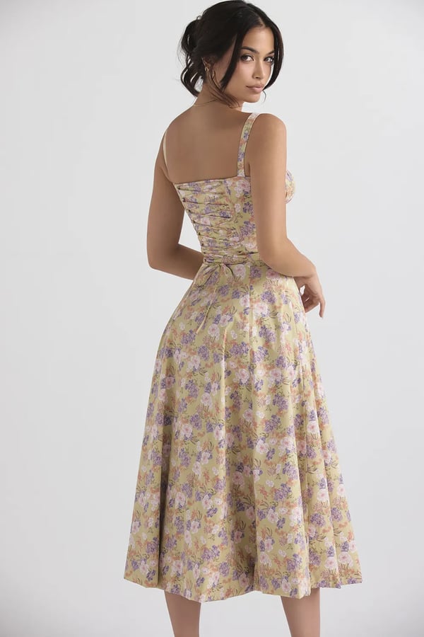 – Geblümtes Bustier-Kleid mit Taillenformung
