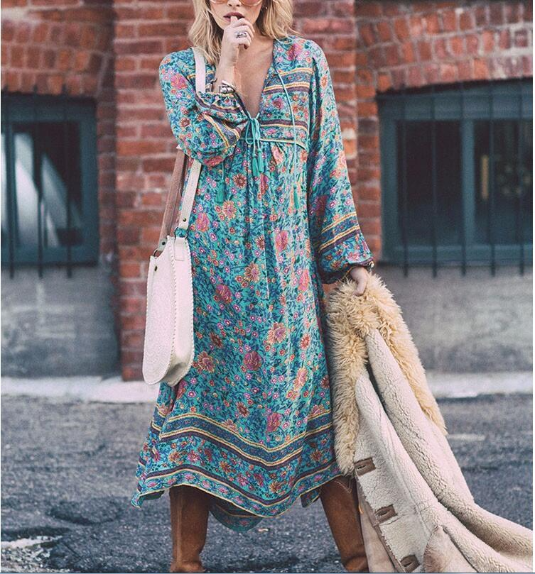 – besonderes paisley-maxikleid mit kurzen armeln