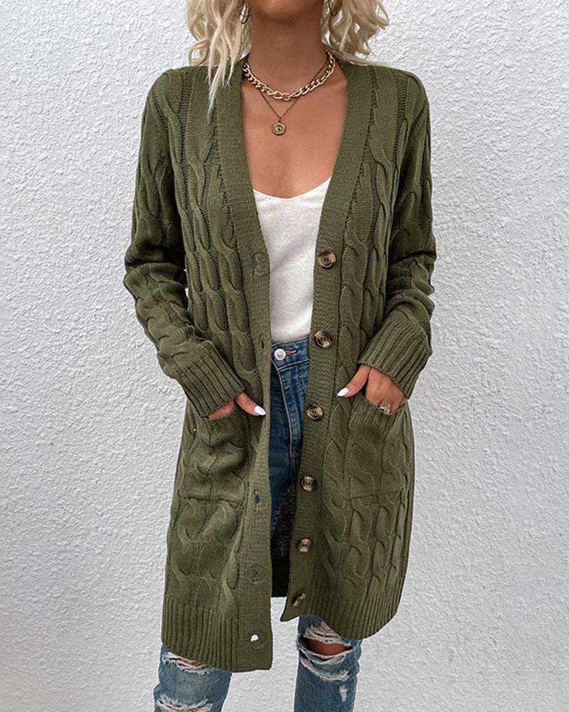 Eine langärmlige Strickjacke in einer einfarbigen Farbe