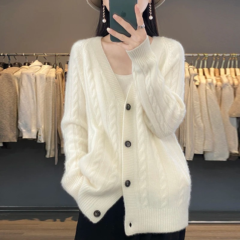 WW | Wollstrickjacke Damen Mit Zopfmuster Und V-ausschnitt, Knopfleiste