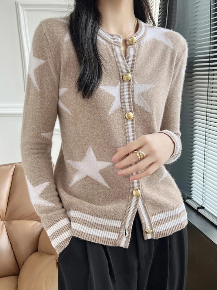 WW | Wollstrickjacke Damen Mit Sternenmuster Und Goldknöpfen
