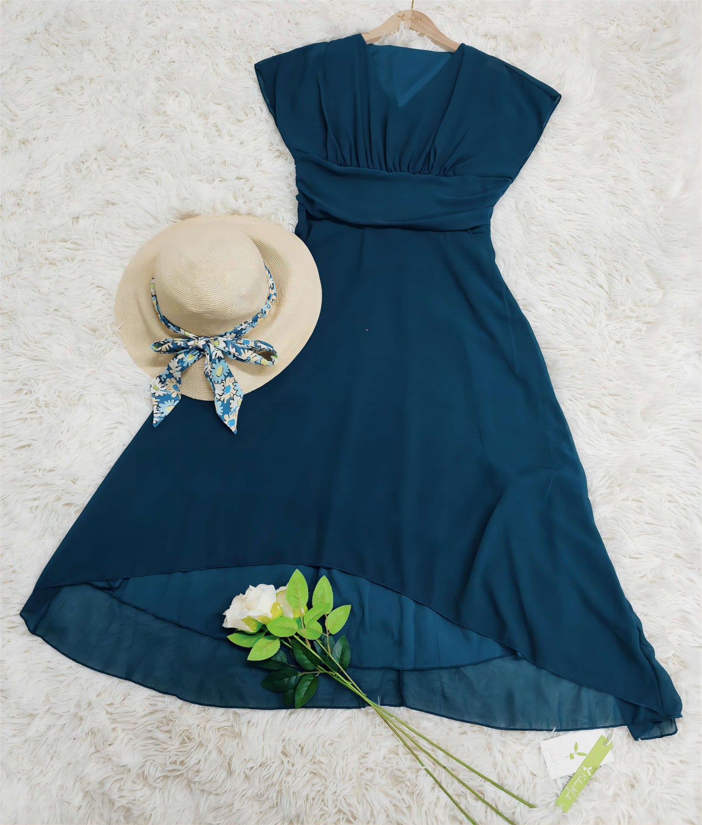 Zeitloses Damenkleid - 2024 edition