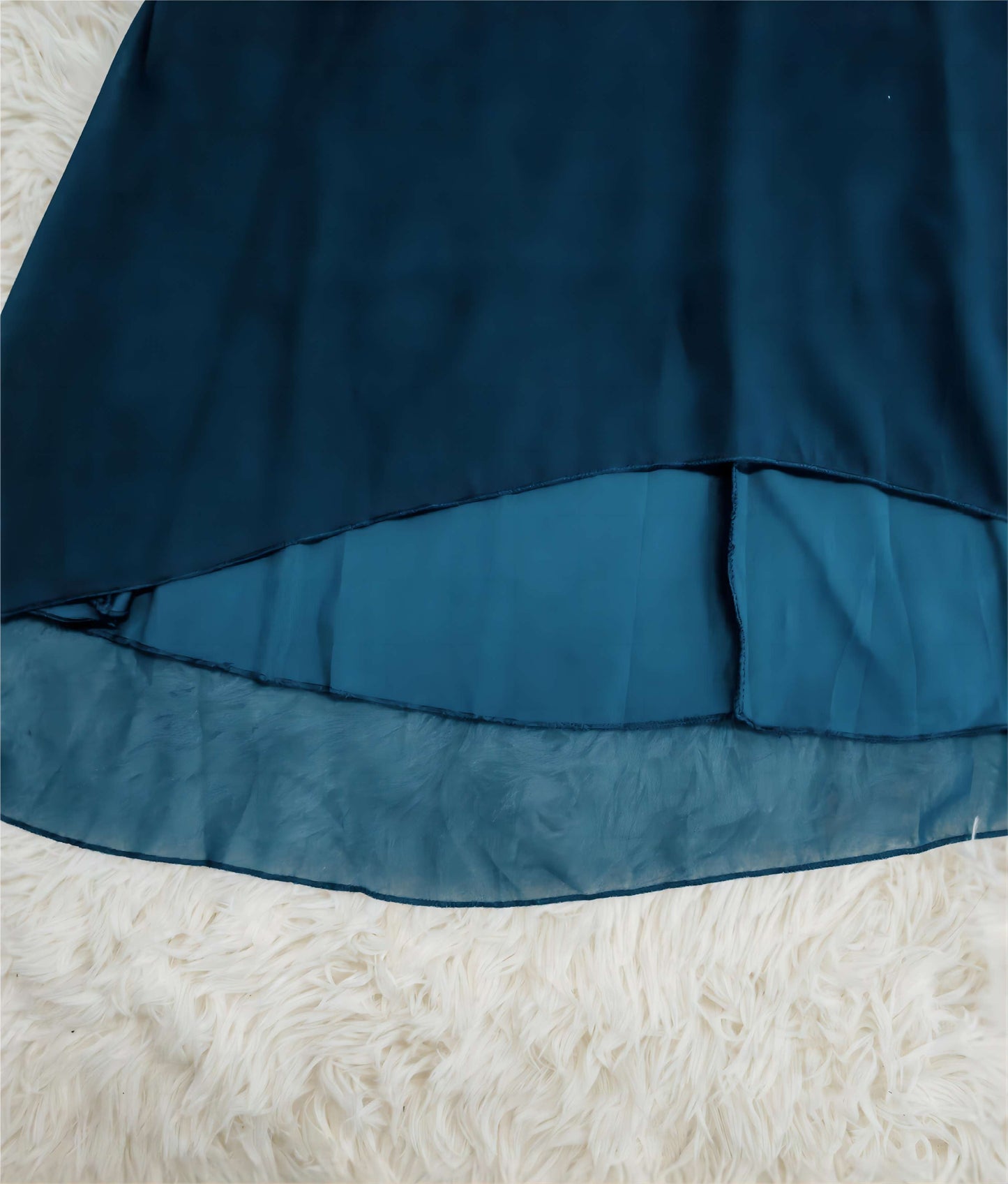 Zeitloses Damenkleid - 2024 edition