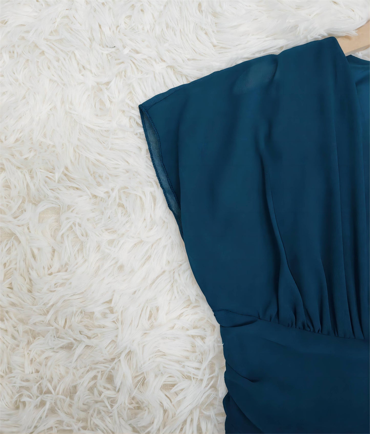 Zeitloses Damenkleid - 2024 edition