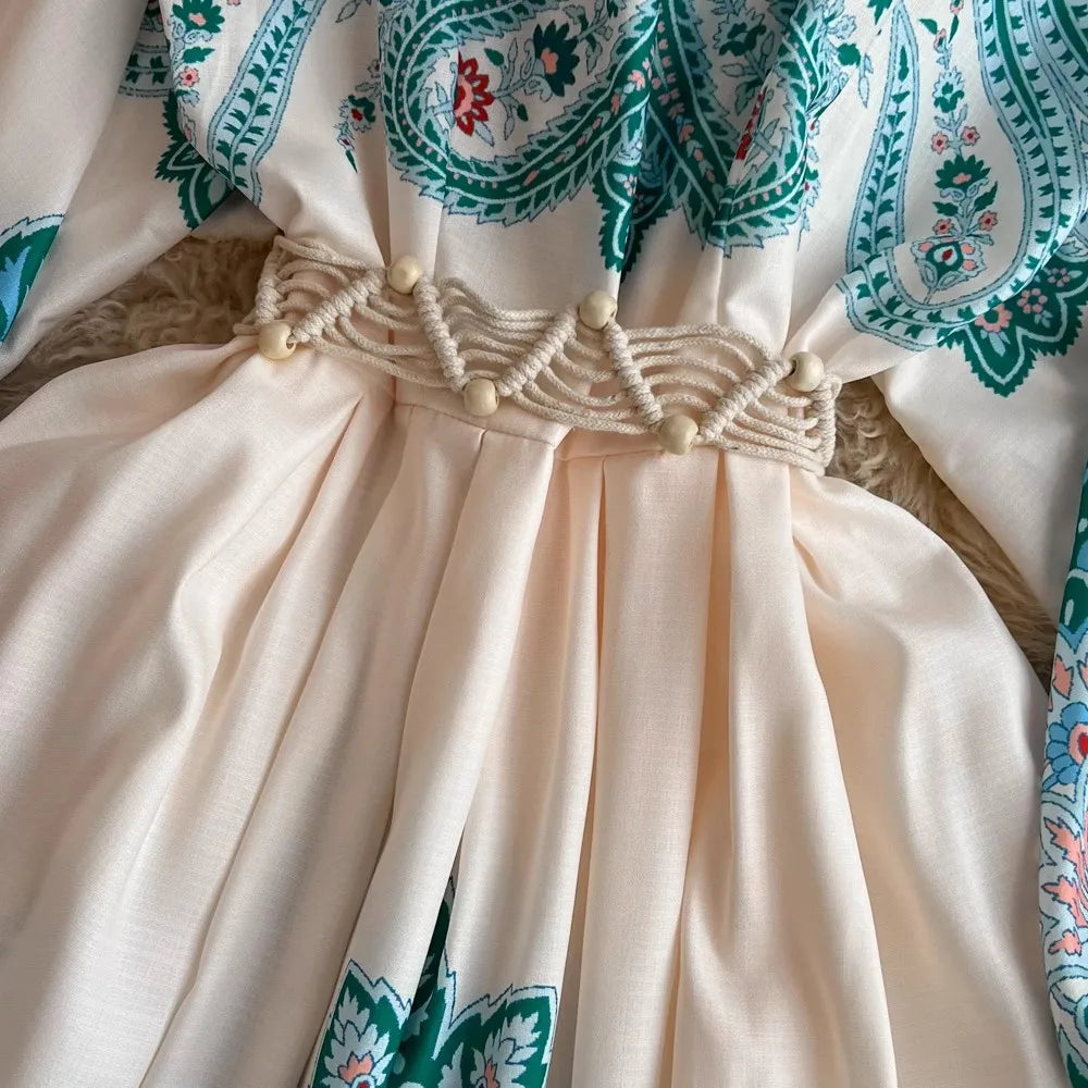 Boho Stil mit V-Ausschnitt und Laternenärmeln