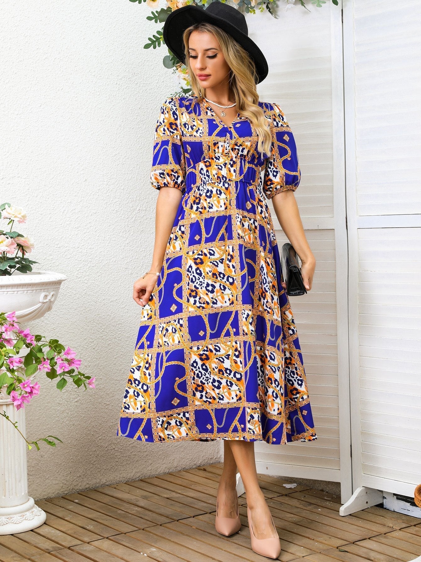 – kurzärmeliges maxikleid mit romantischem blumendruck