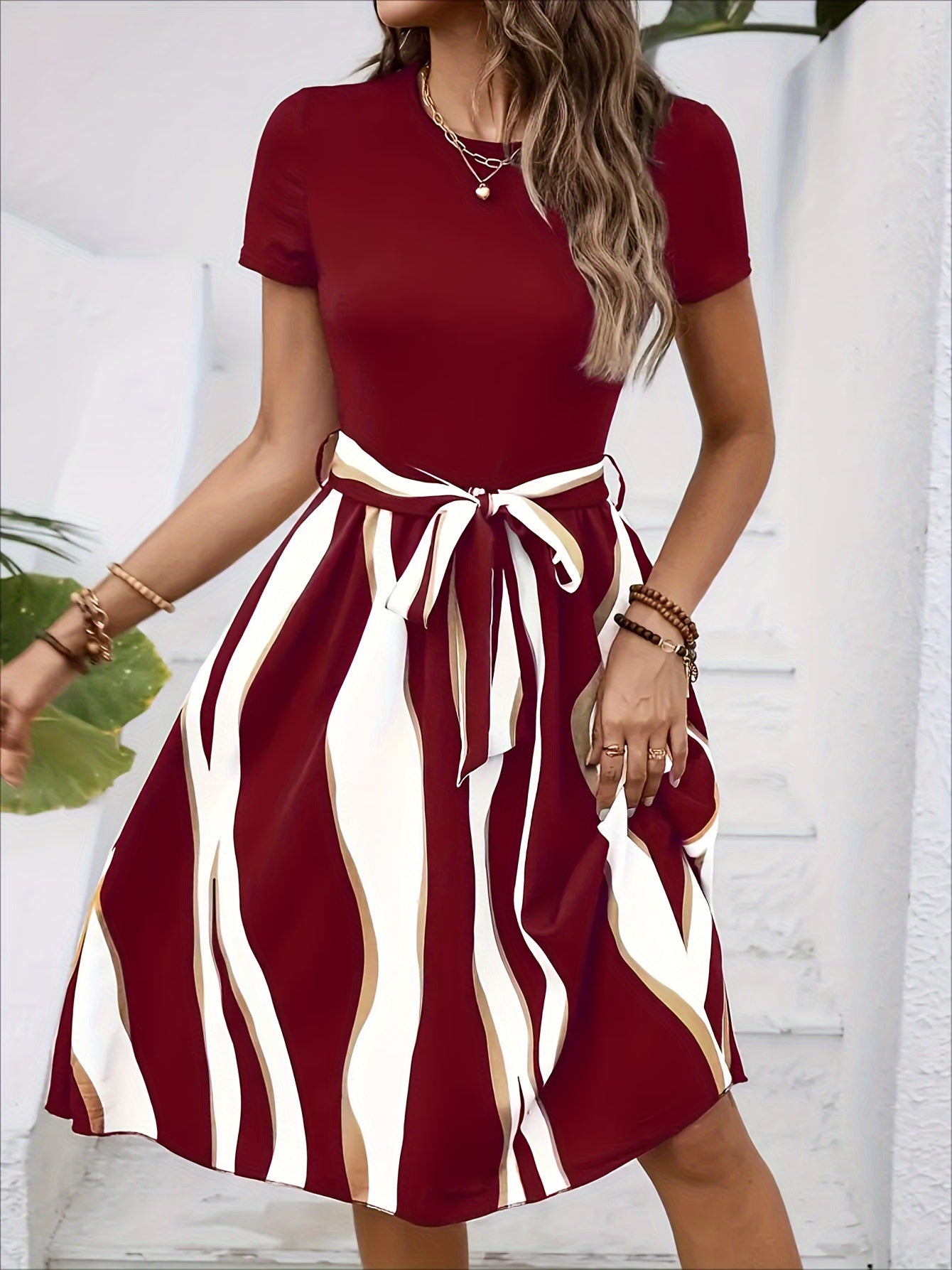 Gestreiftes Damen Kleid mit Rundhalsausschnitt