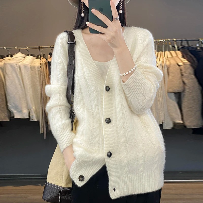 WW | Wollstrickjacke Damen Mit Zopfmuster Und V-ausschnitt, Knopfleiste