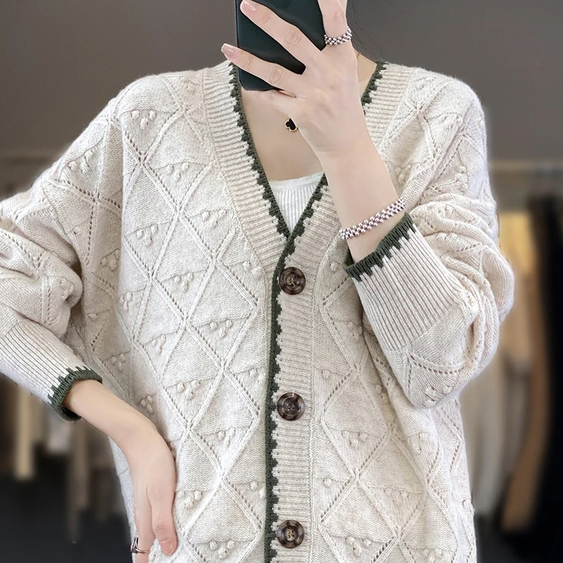 WW | Wollstrickjacke Damen Mit V-ausschnitt, Strickmuster Und Kontrastdetails