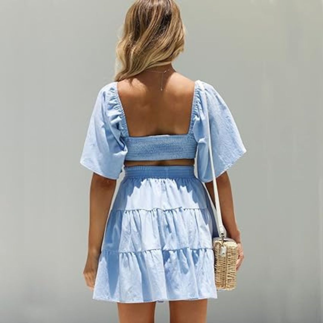 Gestuftes Minikleid mit Herzausschnitt