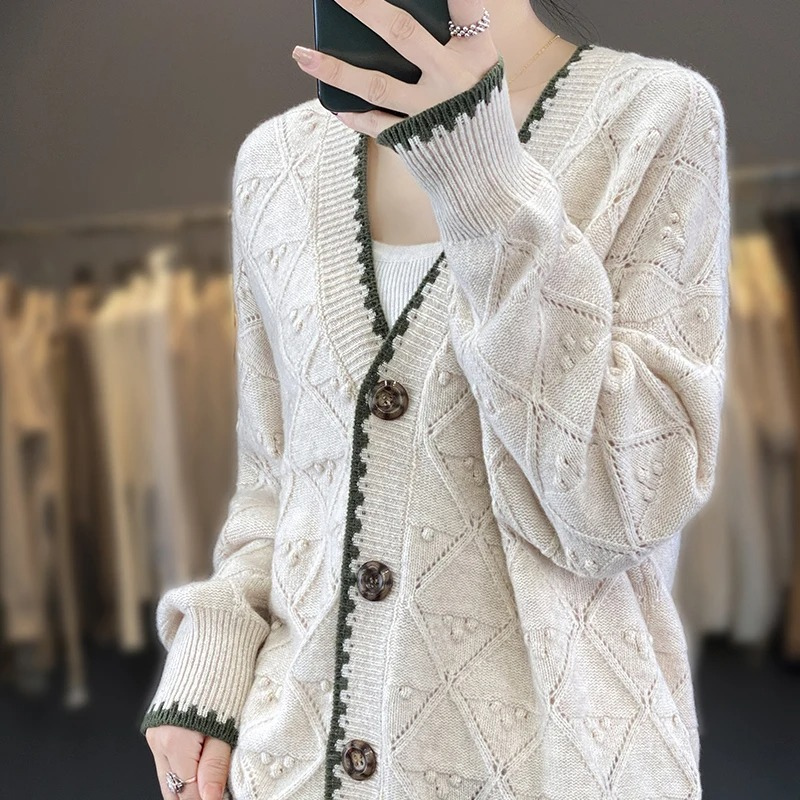 WW | Wollstrickjacke Damen Mit V-ausschnitt, Strickmuster Und Kontrastdetails