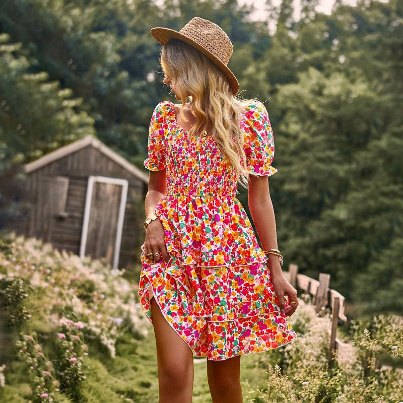 Blütenblätter und Rüschen Kleid