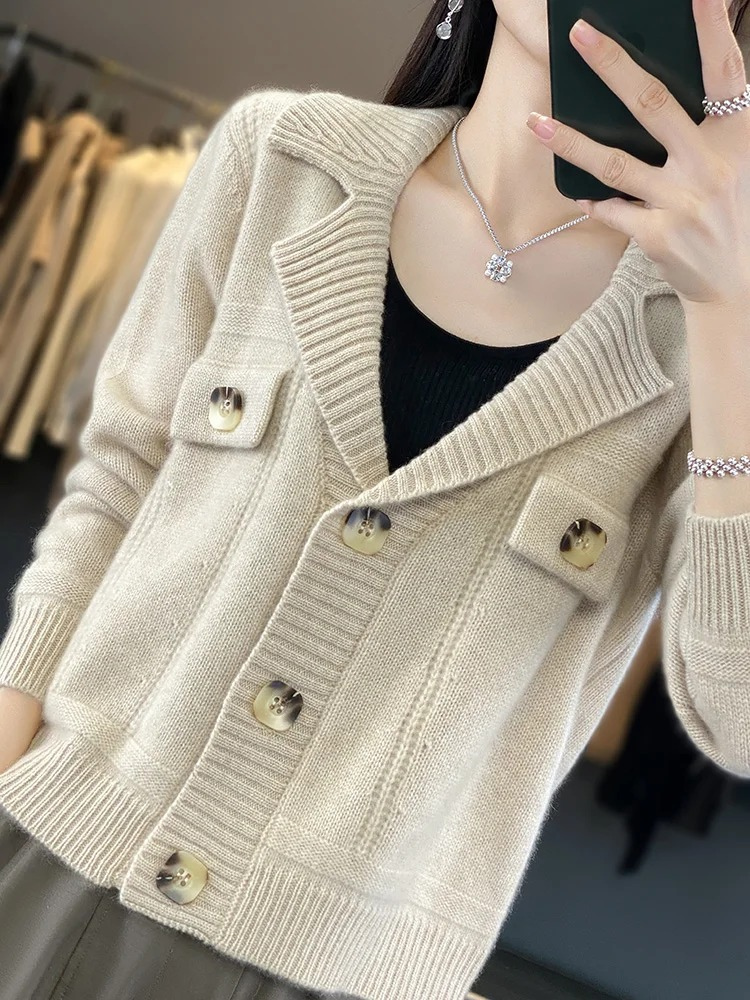 WW | Wollstrickjacke Damen Mit Breitem Kragen Und Großen Knöpfen