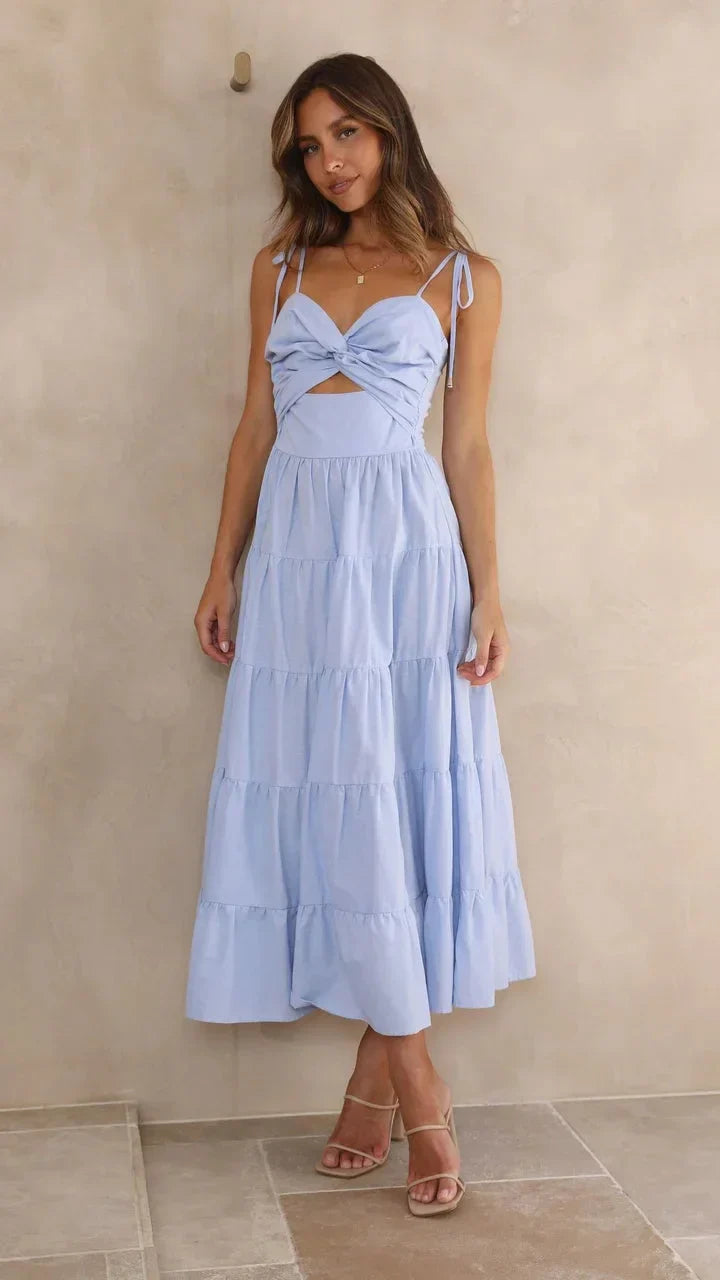 – Blaues Midikleid mit gedrehter Vorderseite