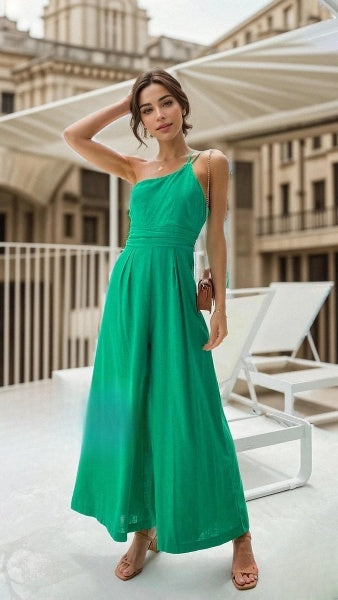 – Klassischer, locker sitzender Overall mit weitem Bein