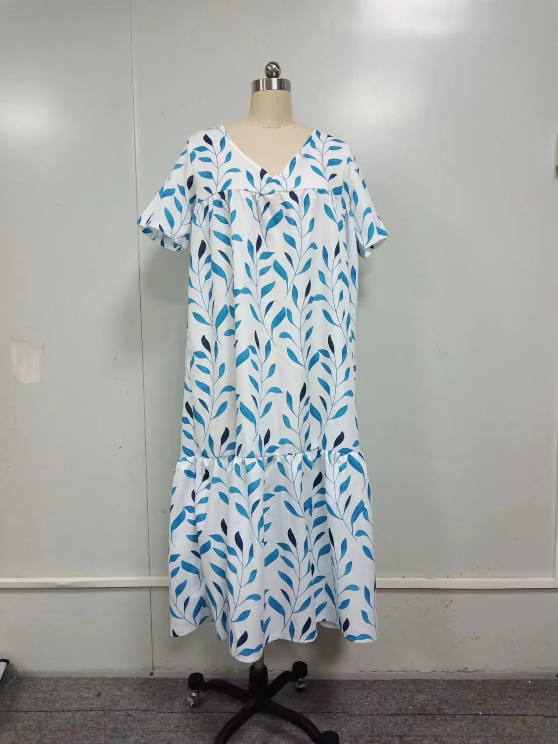 Boho-Strandkleid für Frauen Sommerkleid mit V-Ausschnitt und kurzen Ärmeln mit Blumenmuster