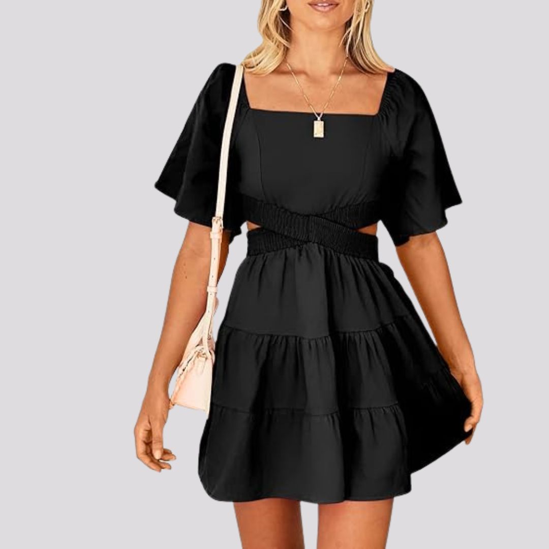 Gestuftes Minikleid mit Herzausschnitt