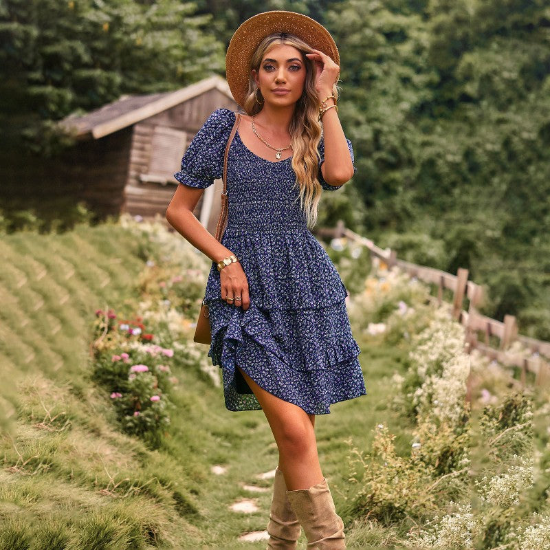 Blütenblätter und Rüschen Kleid
