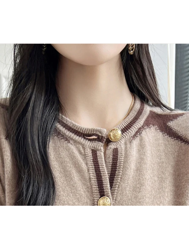 WW | Wollstrickjacke Damen Mit Sternenmuster Und Goldknöpfen