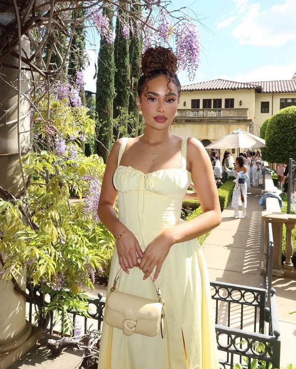 – Geblümtes Bustier-Kleid mit Taillenformung