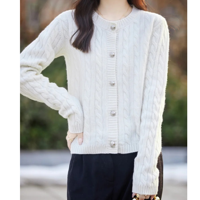 WW | Wollstrickjacke Damen Mit Zopfmuster Und Rundhalsausschnitt, Knopfleiste