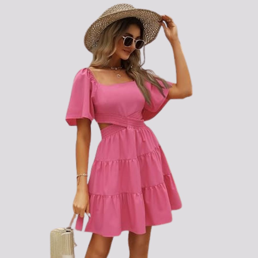 Gestuftes Minikleid mit Herzausschnitt