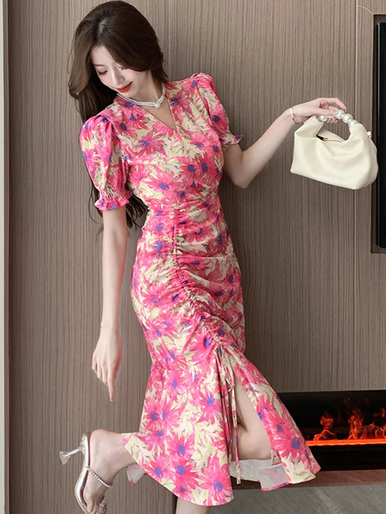 Bohemian Blumenkleid mit V-Ausschnitt und Puffärmeln