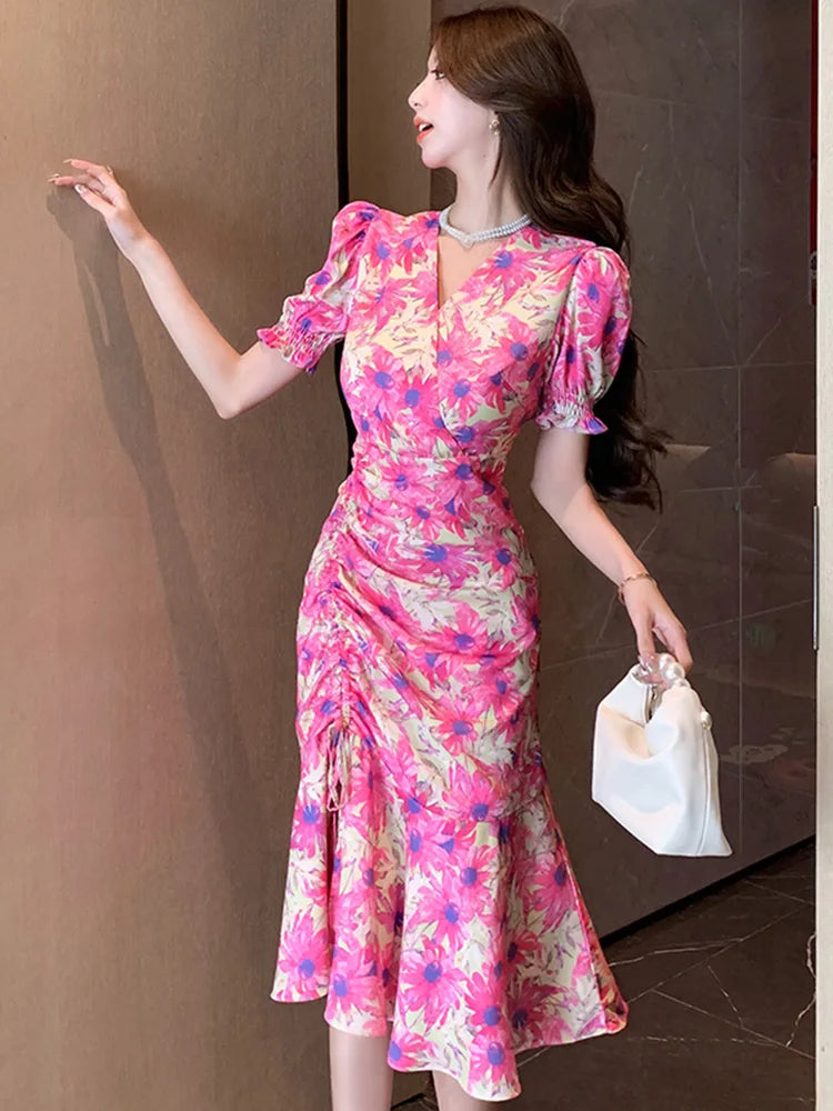 Bohemian Blumenkleid mit V-Ausschnitt und Puffärmeln