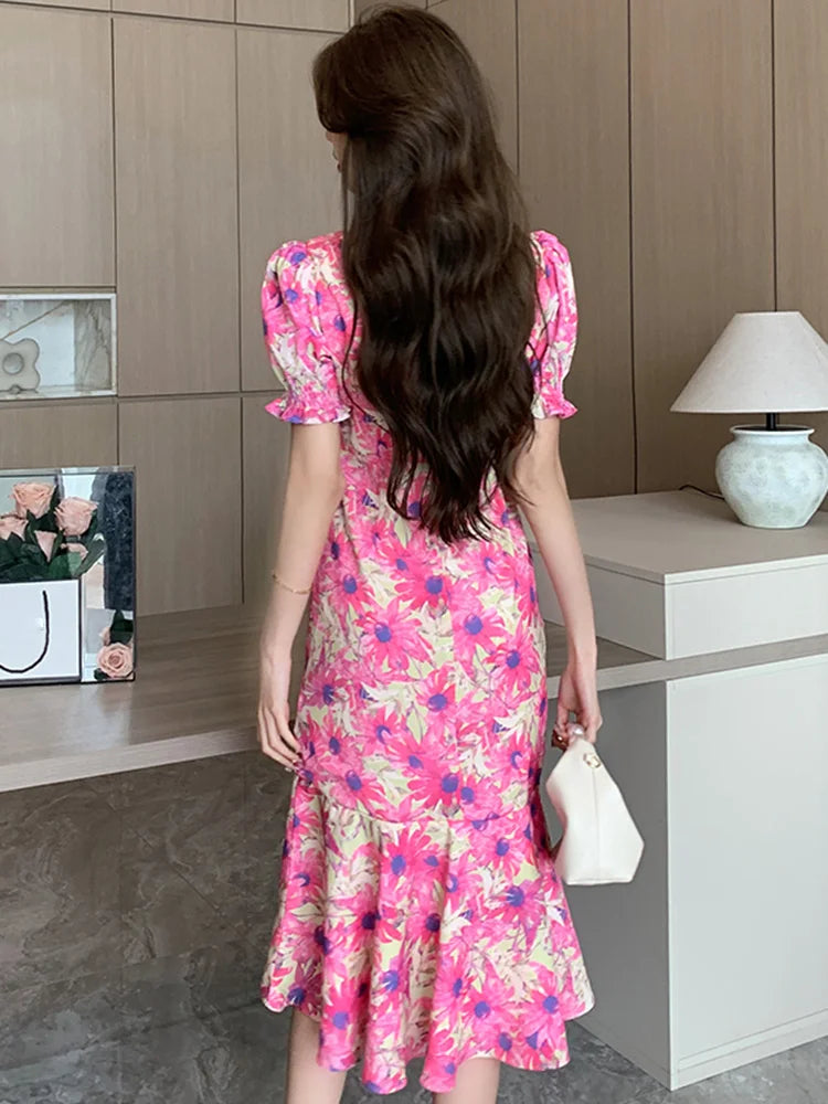 Bohemian Blumenkleid mit V-Ausschnitt und Puffärmeln