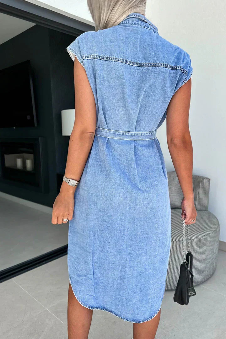 Zweireihiges, trägerloses Denim-Kleid mit Umschlagärmeln