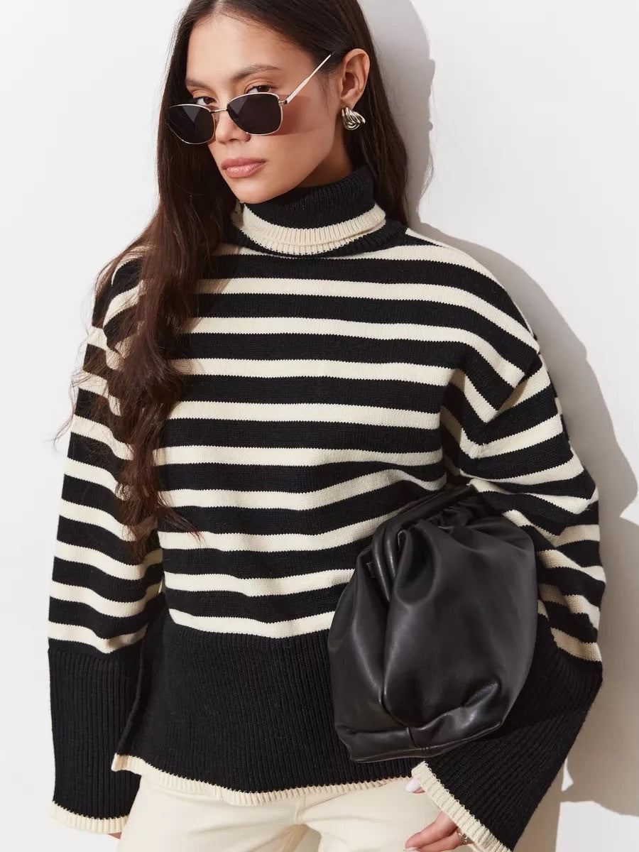 Damen Gemütlicher Rollkragenpullover mit klassischen Streifen und modischen Details Merchesia