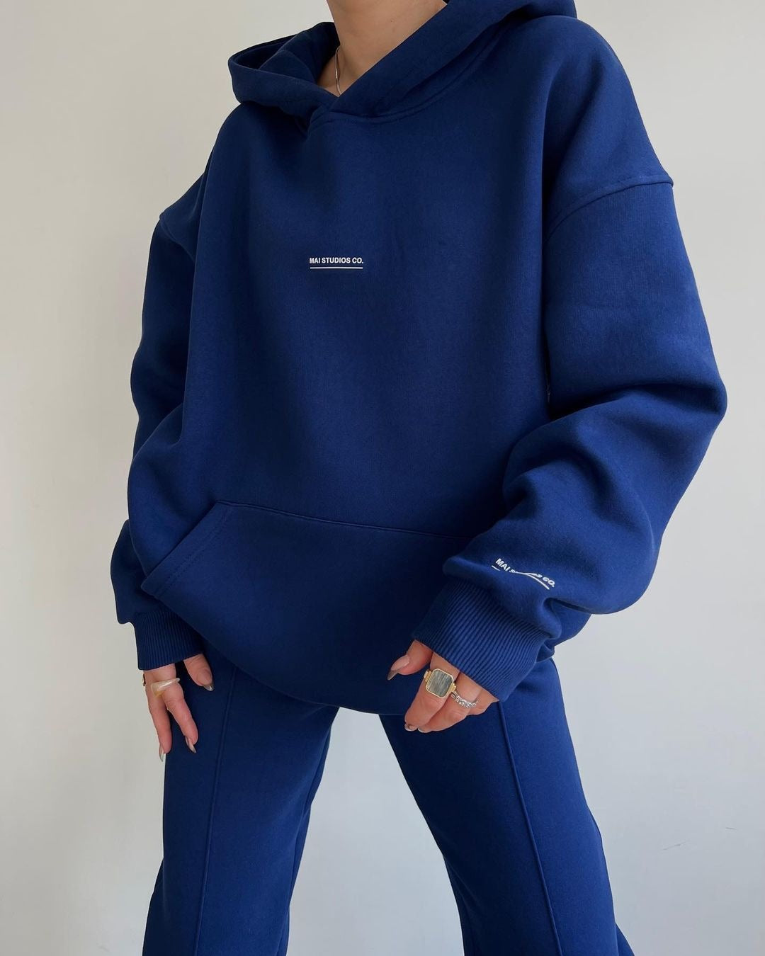 Damen lässiger oversized Kapuzenpullover mit praktischer Kängurutasche Merchesia