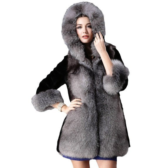 Damen Luxus Kunstpelzjacke mit Kapuze und dekorativen Details Merchesia