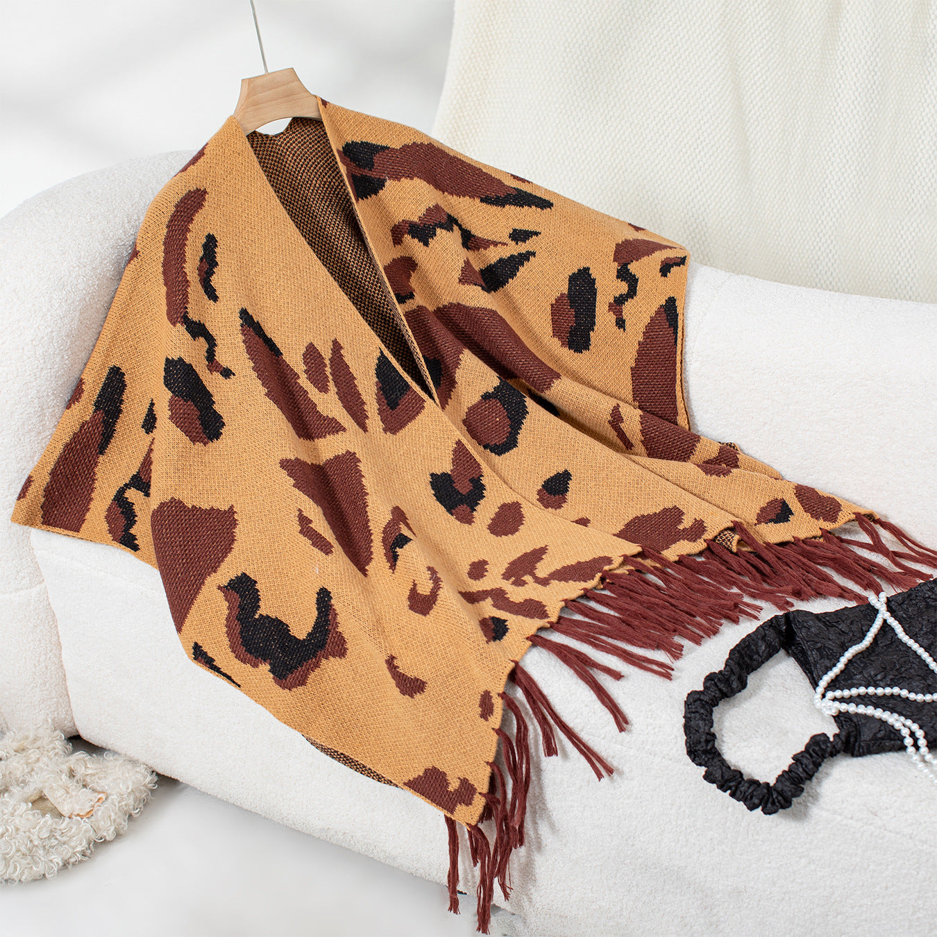 Damen weicher Schal mit fransigem Design Merchesia