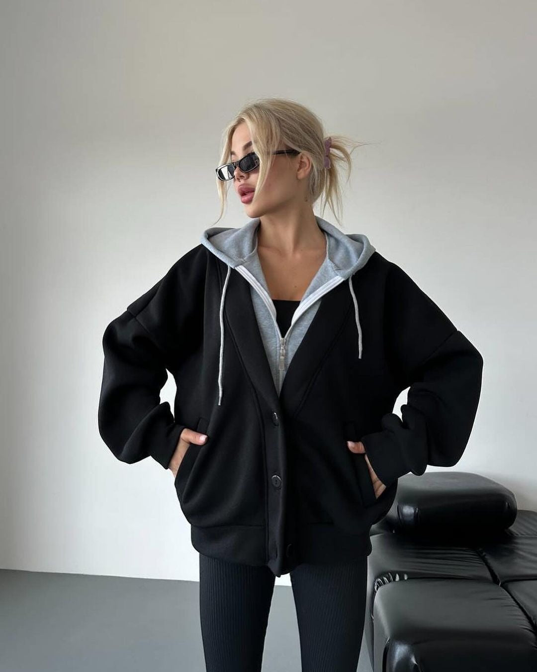 Damen gemütlicher Oversized-Jacke mit Kapuze und Druckknopfverschluss Merchesia