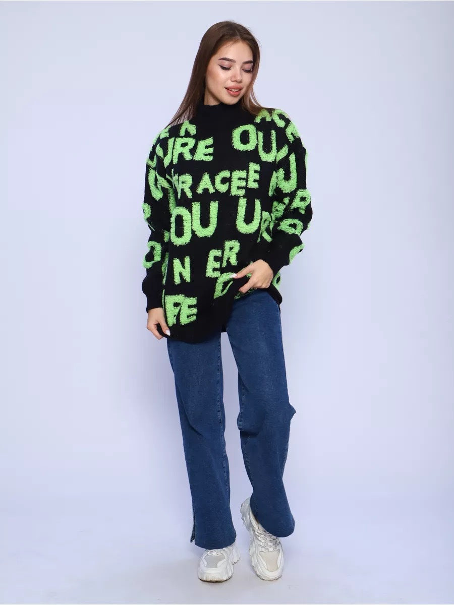 Damen Oversized Pullover mit grafischem Schriftzug und hohem Kragen Merchesia