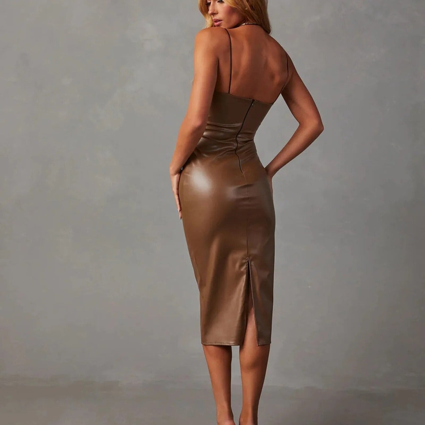 Elegantes Lederkleid mit Schlitz