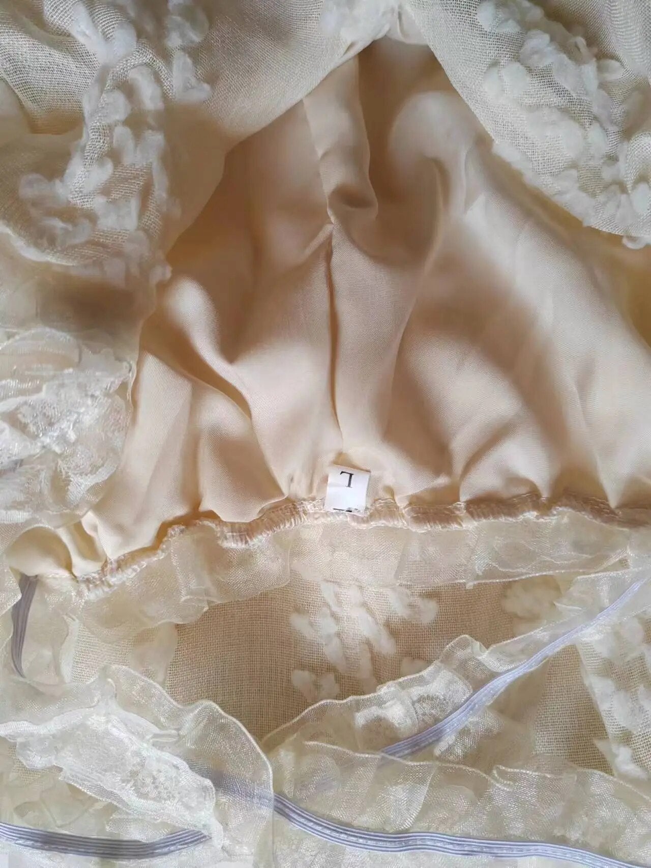 Blumenkuchenkleid, modischer Kragen, Bodenabtastung