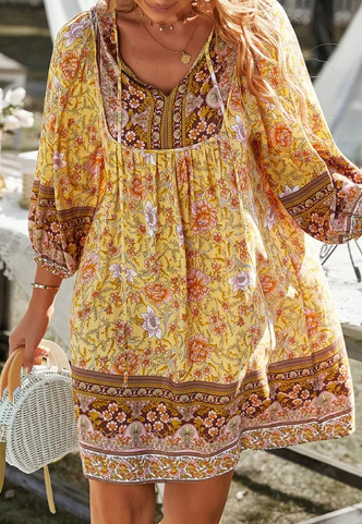 – boho-kleid mit vintage-blumendruck
