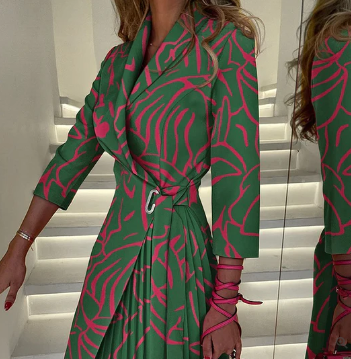 – blazerkleid mit patchwork-goldfisch-print