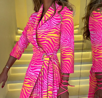 – blazerkleid mit patchwork-goldfisch-print