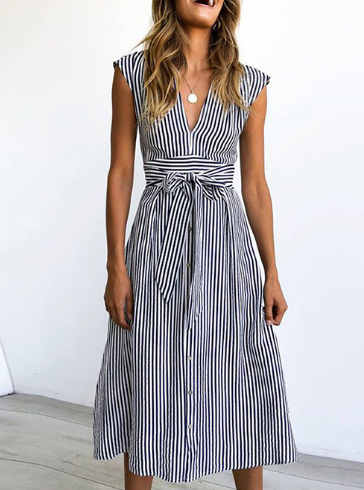 – ärmelloses kleid mit streifendruck für frühling und sommer