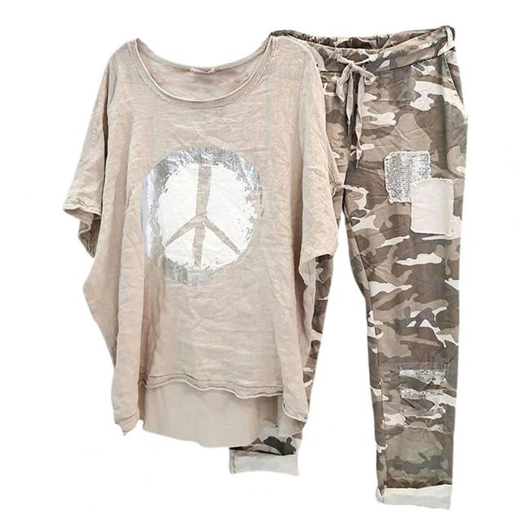 Merche Friedenszeichen-Shirt & Camouflage Cargo-Hosen - Streetwear-Look