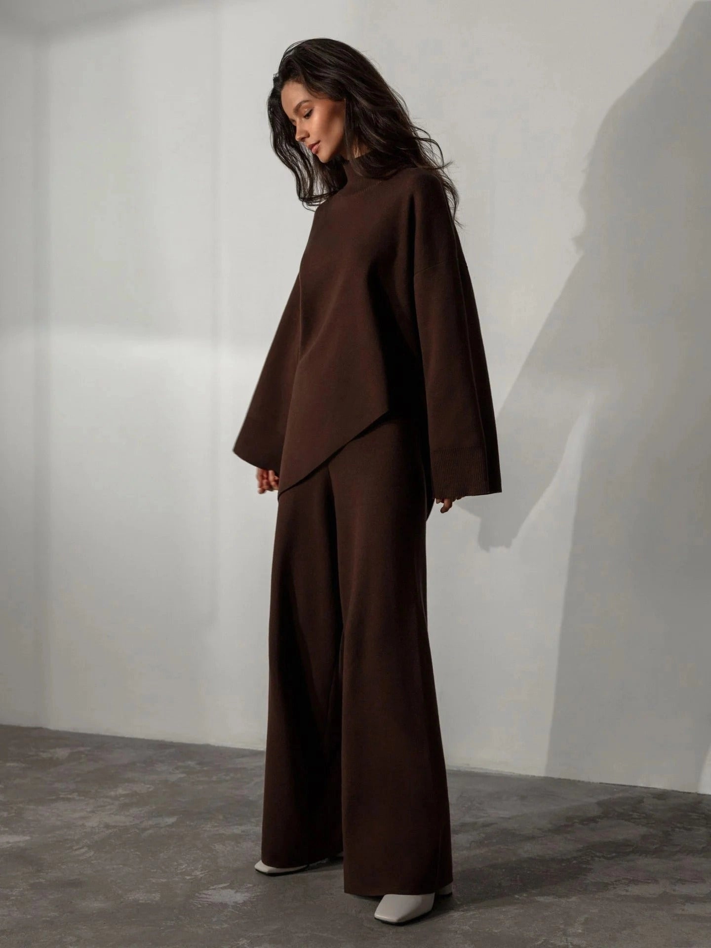 Merche Damenanzug - Hochkragenbluse & Weite Hosen